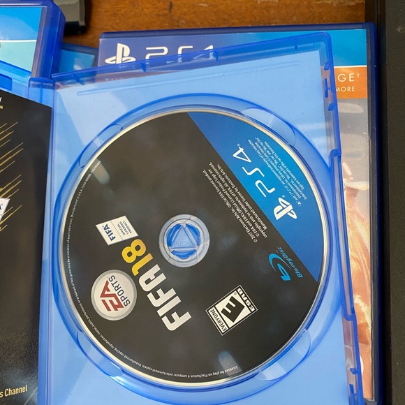 PS4 - Picture 9 of 14